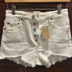 Levi’s 501 high-rise off-white denim shorts. Size 25